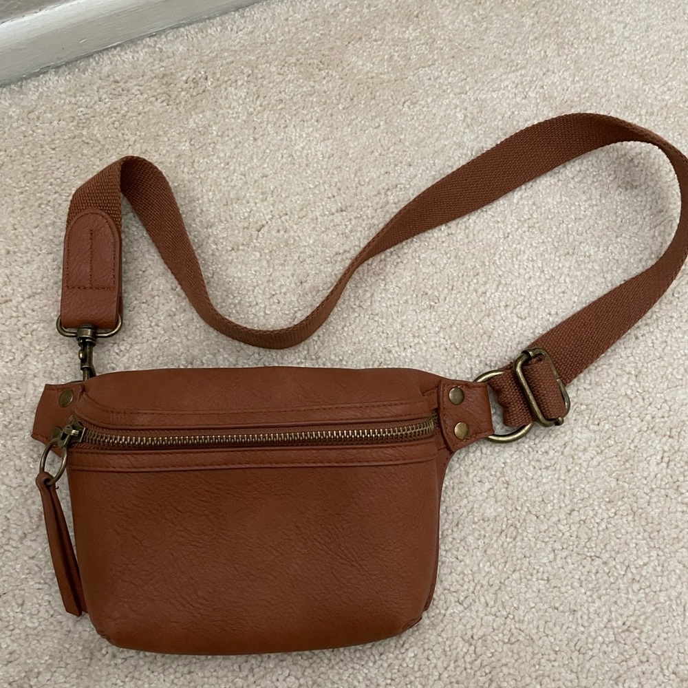 Universal Thread crossbody Fannie pack bag / purse